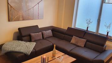 智能电视、DVD 播放器、书、立体声音响