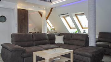 Smart-TV, Kamin, Videospielkonsole, Stereoanlage