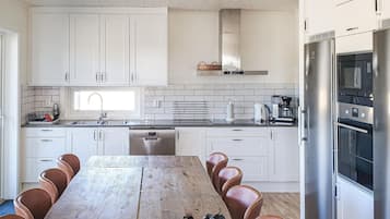 JÀÀkaappi, astianpesukone, kahvin-/teenkeitin