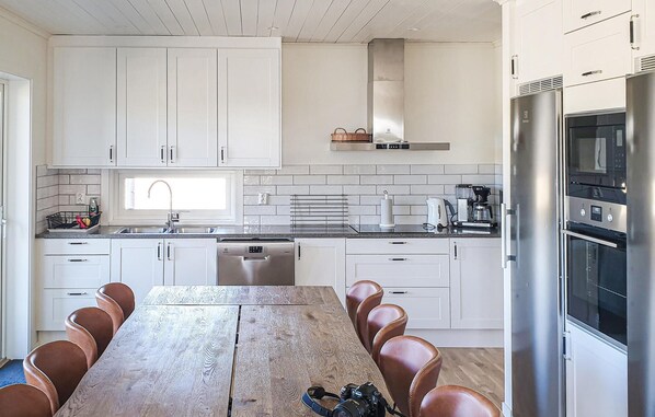 Fridge, microwave, dishwasher, coffee/tea maker