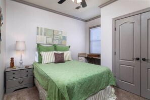 3 Schlafzimmer, Schreibtisch, Bügeleisen/Bügelbrett, kostenloses WLAN