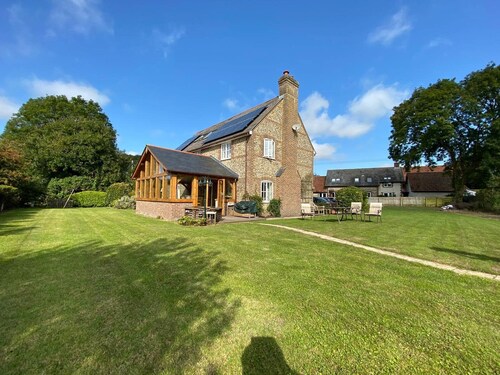 Chelsea cottage set in heart of Dorset unspoiled countryside