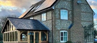 Spacious Family & Group Retreat | Sleeps 10 | Hot Tub & Games Room | Dorset