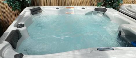 Baignoire à remous extérieure
