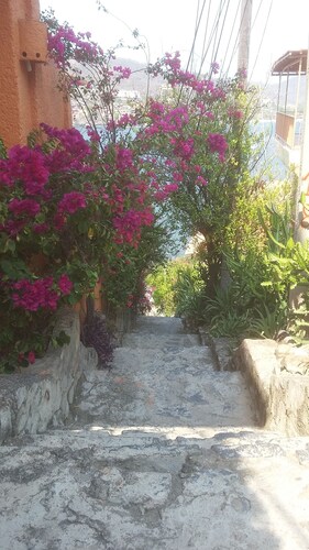 Zi Casa overlooking the beaches and bay