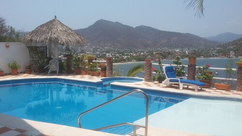 Zi Casa overlooking the beaches and bay