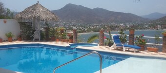 Zi Casa overlooking the beaches and bay