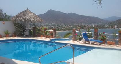 Zi Casa overlooking the beaches and bay