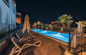 A heated pool - Nice apartment in Okrug Gornji (Okrug Gornji)