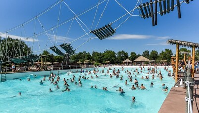 Cozy Jacuzzi Retreat w/Fireplace: Steps to Bike Path, 7 Min to Aquatic Parc !