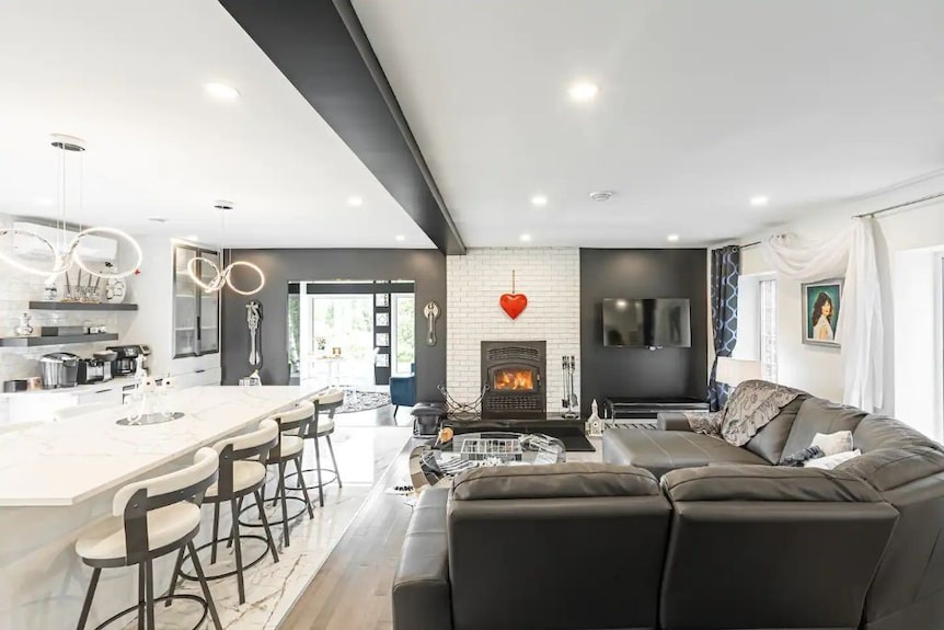 Modern Cottage W/jacuzzi, Fireplace, Facing Bikepath & Bromont Aquatic Resort - Granby