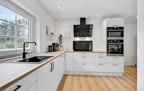 Jääkaappi, uuni, liesi, astianpesukone