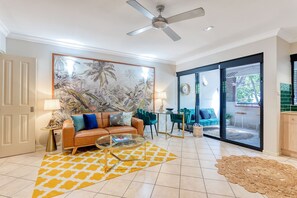 Living area - The lookout on Macrossan (Port Douglas)