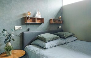 2 bedrooms, travel cot