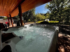 Outdoor spa tub - Quiet 2-Acre Country Escape Near Sedona (WSR II) (Cornville)