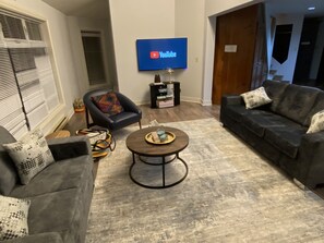 TV, fireplace, foosball - 4 bedroom with sauna in Mulmur (Mulmur)