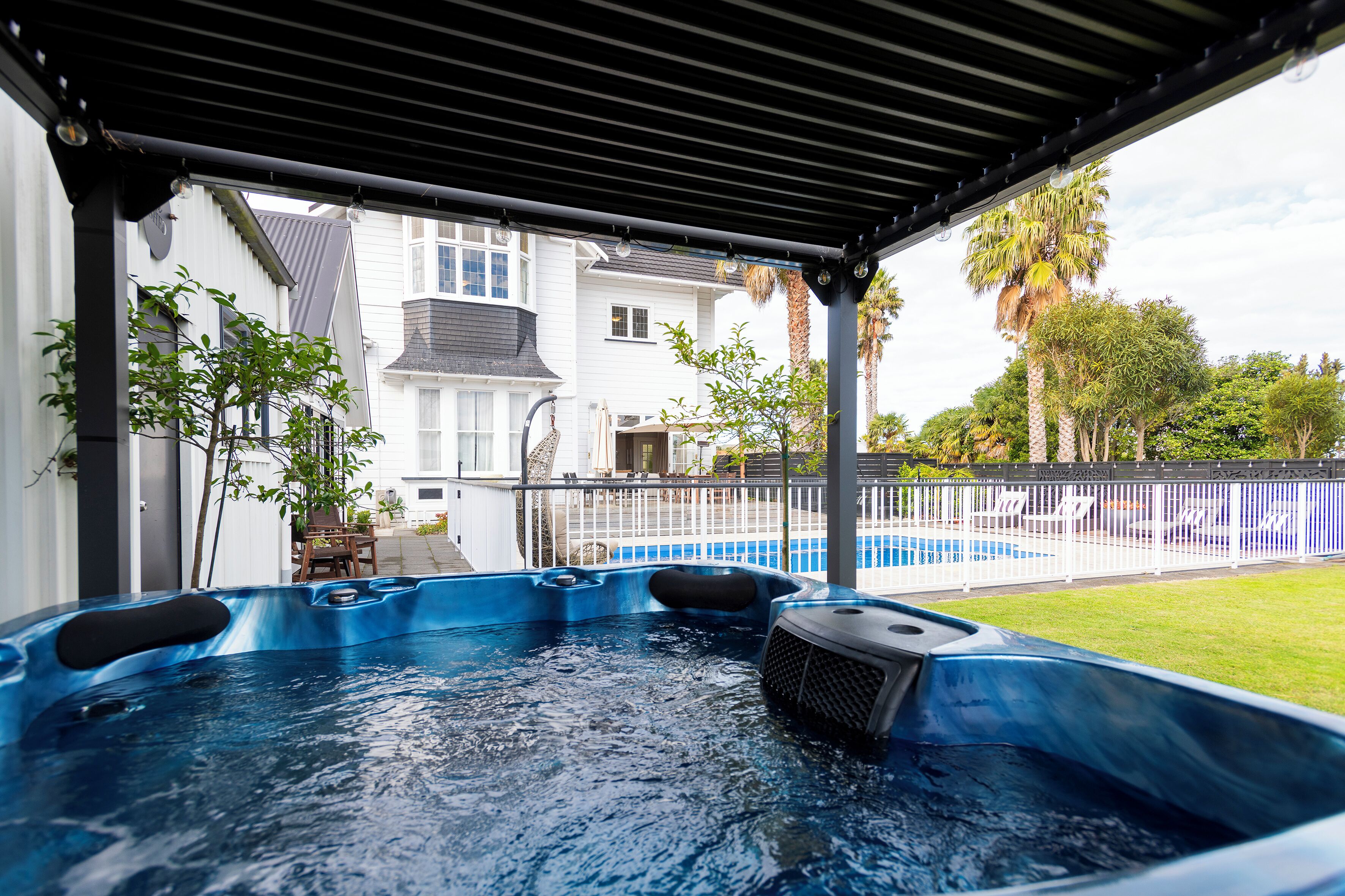 Seasonal outdoor pool, pool umbrellas, sun loungers