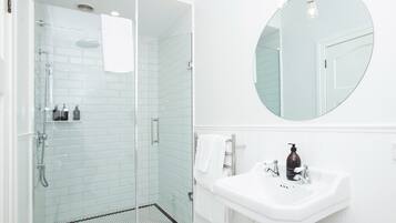 Tolaga | Bathroom