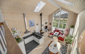 Fernseher, Kamin, Tischfußball