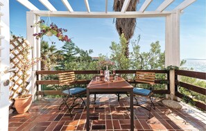 Outdoor dining - Cozy home in Sibenik with kitchen (Sibenik)