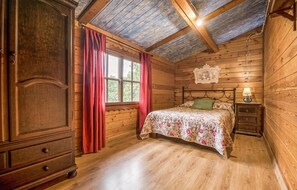 3 slaapkamers, reisbedje, gratis wifi, beddengoed