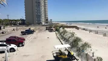 Beach nearby, sun loungers, beach towels