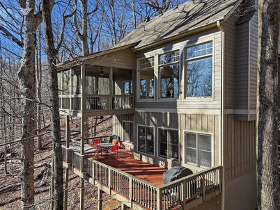 Big Canoe Mountain Cabin Near Golf, Lakes, Beaches, pools & Hiking Trails