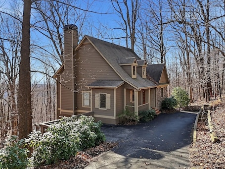 Exterior. Big Canoe Mountain Cabin Near Golf, Lakes, Beaches, pools & Hiking Trails