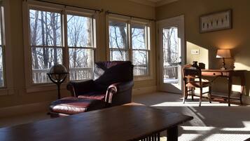 Smart TV, chimenea, monitor de computadora