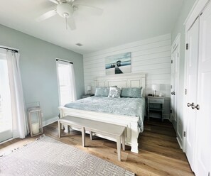 4 bedrooms, desk, iron/ironing board, travel cot
