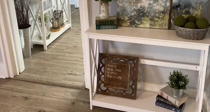 Farmhouse with game room, creek and fire pit