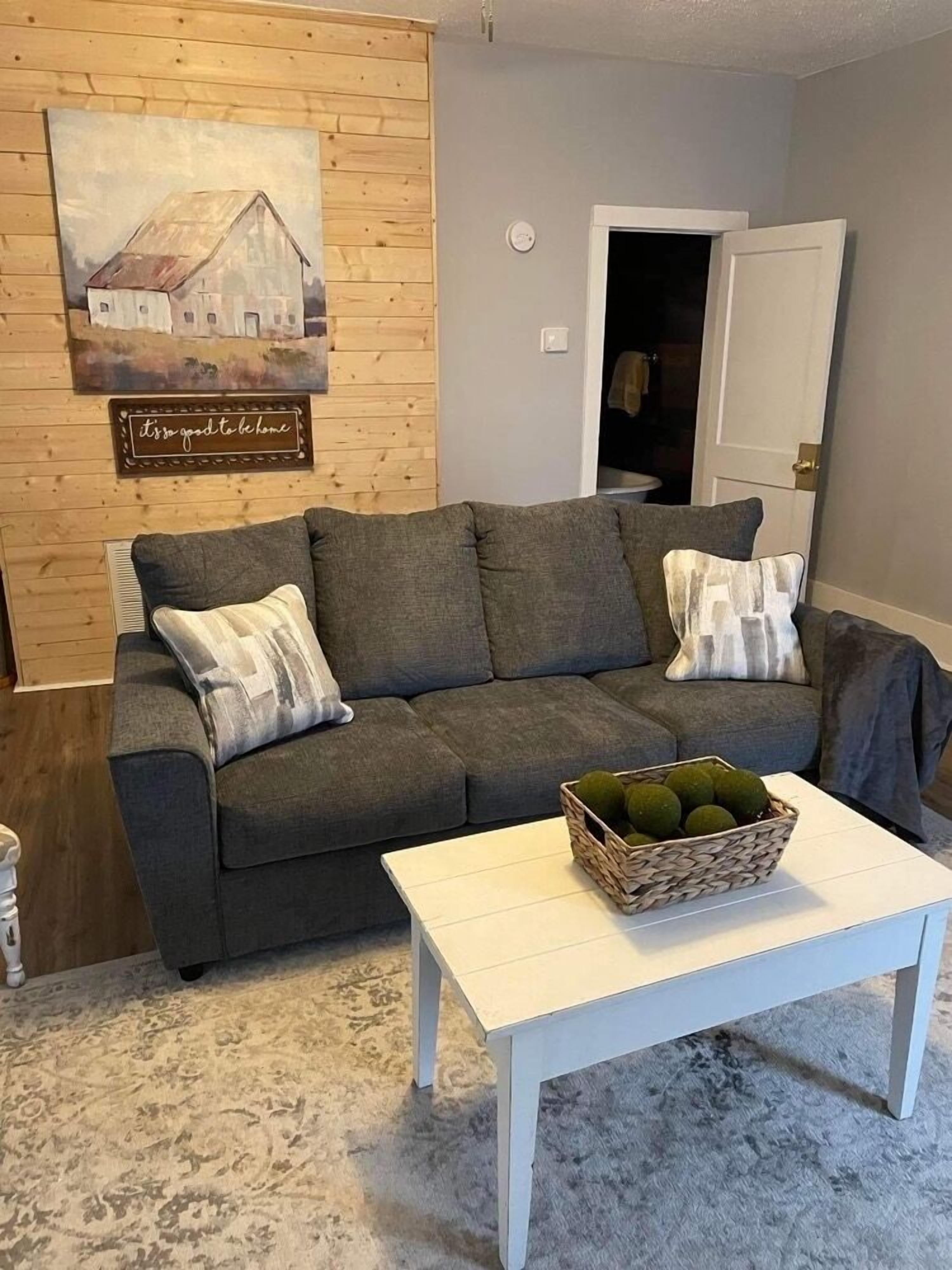 Smart TV, chimenea, futbolito y tenis de mesa 