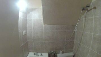 Bañera con ducha, bidet