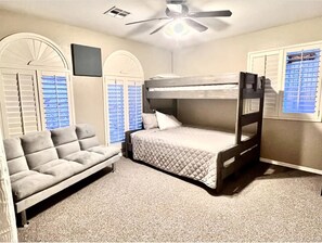2 habitaciones, escritorio, wifi gratis y ropa de cama 