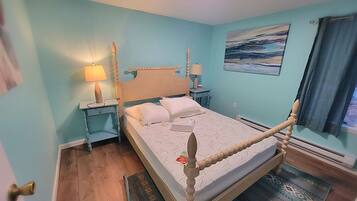 3 bedrooms, desk, iron/ironing board, free WiFi
