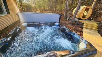 Outdoor spa tub