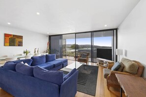 TV - Waves and Wander  (Anglesea)