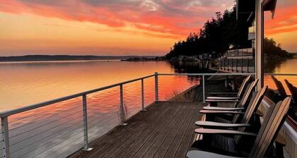 WhidbeyBeachHouse, Oceanfront Getaway on Private Beach 3BR·Office·fuboTV