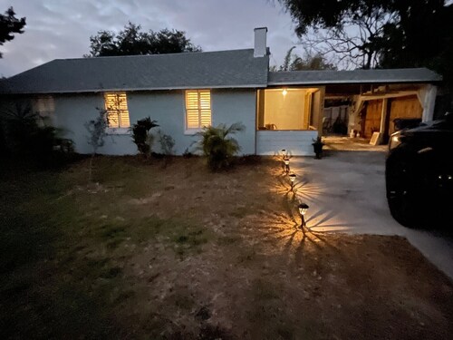 Chic cottage, Vamo area, close to beaches, pet friendly, kayaks 