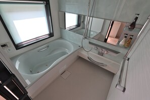Hus | Badeværelse | Gratis toiletartikler, hårtørrer, bidet, håndklæder