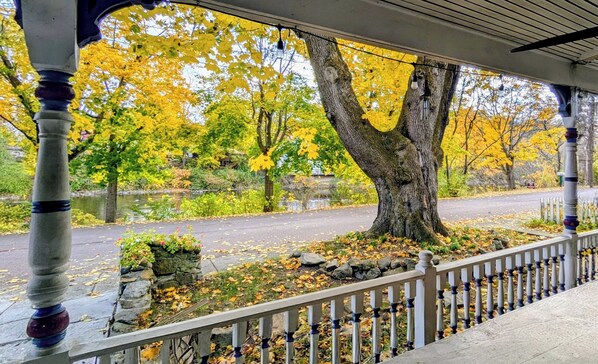 Property grounds - The Riverside - Stay on the River - 15 minutes to Deep Creek and Wisp! (Friendsville)