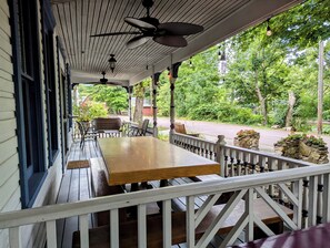 Outdoor dining - The Riverside - Stay on the River - 15 minutes to Deep Creek and Wisp! (Friendsville)