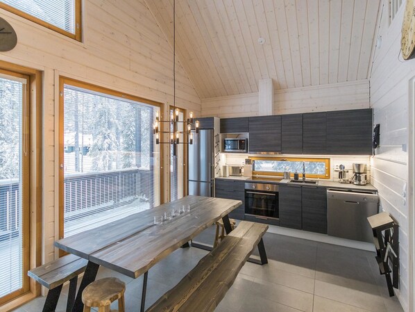 Fridge, microwave, dishwasher, cookware/dishes/utensils