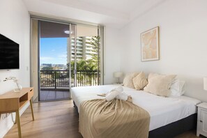 3 bedrooms, desk, iron/ironing board, travel cot