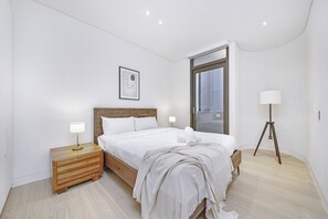 3 bedrooms, desk, iron/ironing board, travel cot - Pyrmont l Luxury House 6 Stories l Free Parking (Pyrmont)