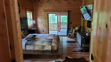 5 bedrooms, in-room safe, desk, iron/ironing board