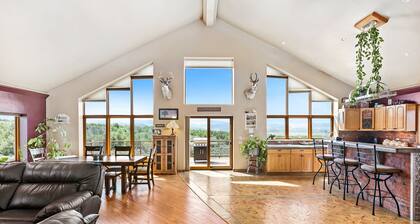 Quiet country getaway with STUNNING VIEWS, 4 bedrooms, 3 1/2 bath, large garage.