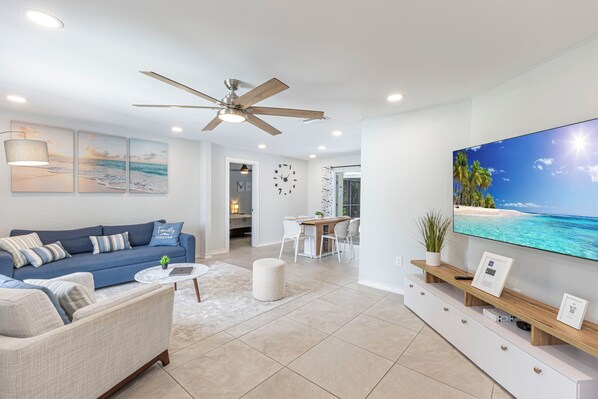 Smart TV - Naples Oasis - 85F Heated Pool, Private Lanai, 10 Mins to Beach (Naples)