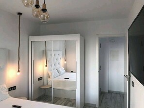 2 chambres, fer et planche à repasser, Wi-Fi, draps fournis