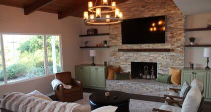 Relaxing Mountain View Retreat with Pool & Spa!